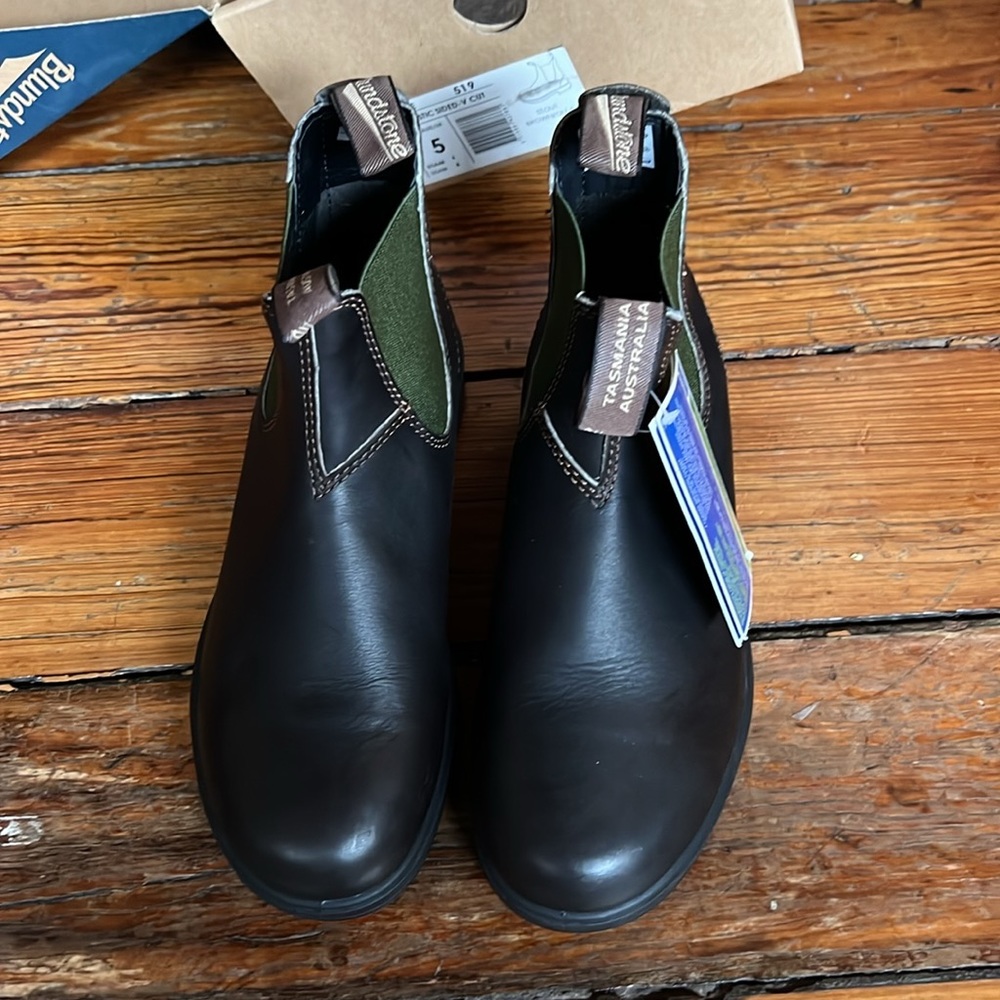 NIB: Blundstone 519 Slip On Boot, Stout Brwn/Olive. Size: 8 women / 6 men / AU 5
